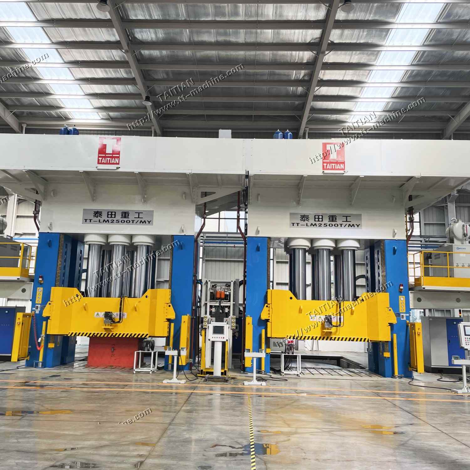 2500T RTM Forming Hydraulic Press Le Caighdeán CE